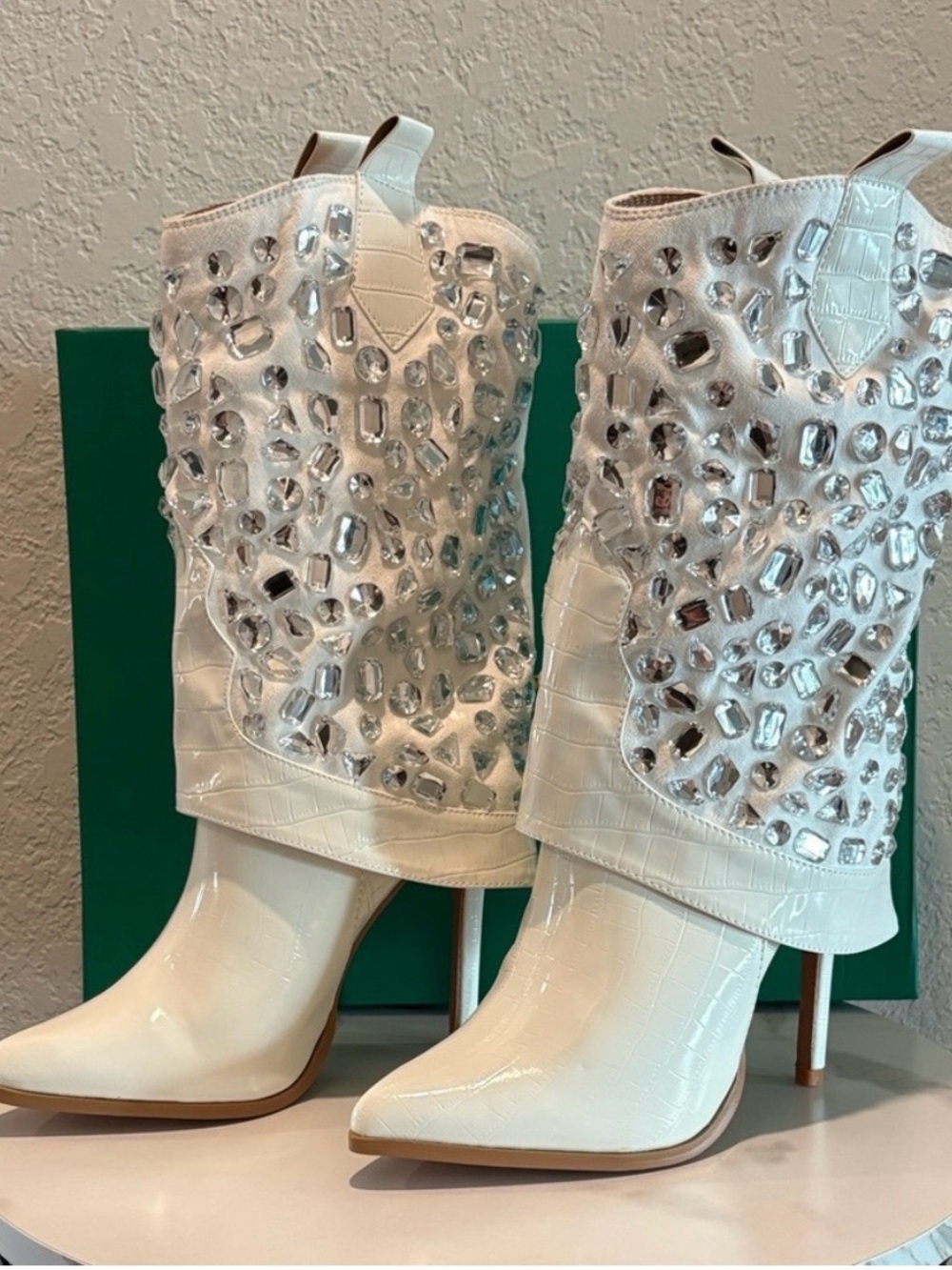 🤍✨Lauren Lorraine White Embellished Cowboy High-Heel Boots.✨🤍